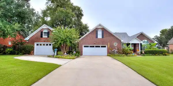 1529 Lakeview Drive