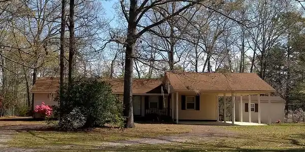 1992 James Loop Road