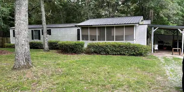 1123 Community Dr