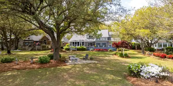1397 Lakeview Drive