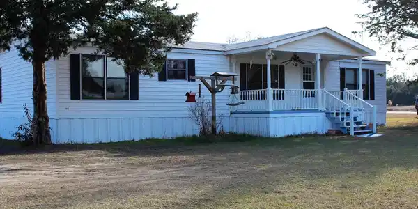231 GARDEN LN