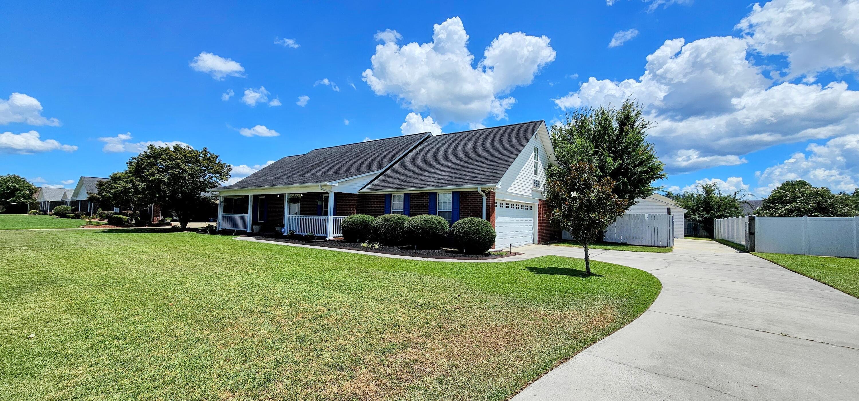 Image 3: Side with garage