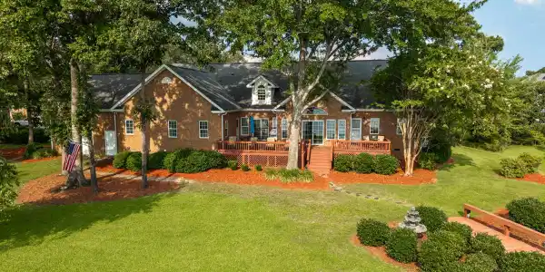 Image 4: BACK YARD