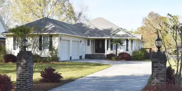 112 Woodlake Dr.