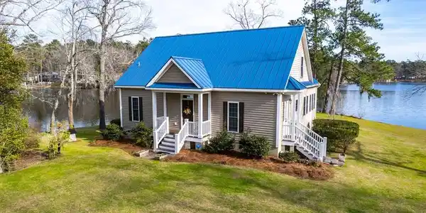 1634 Bayview Dr.
