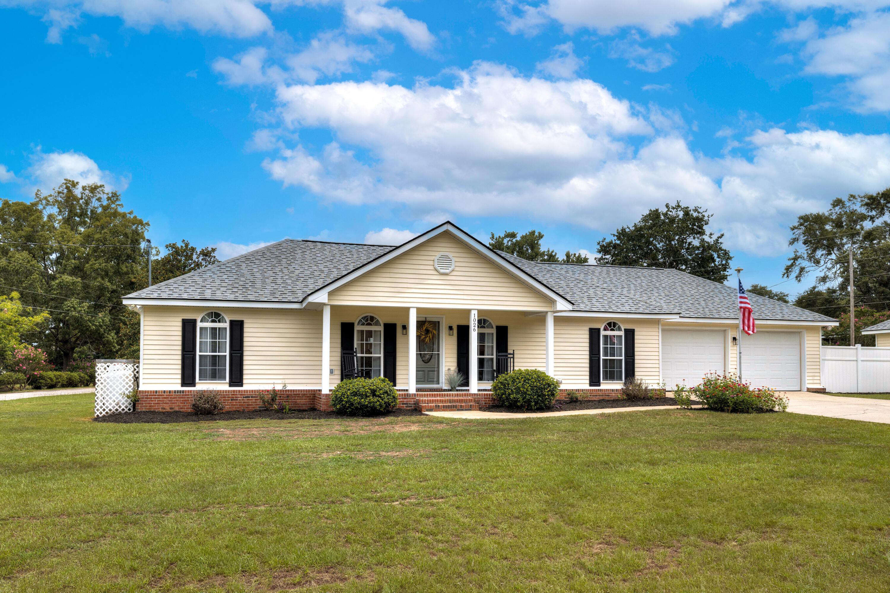 Image 4: FRONT OF HOME
