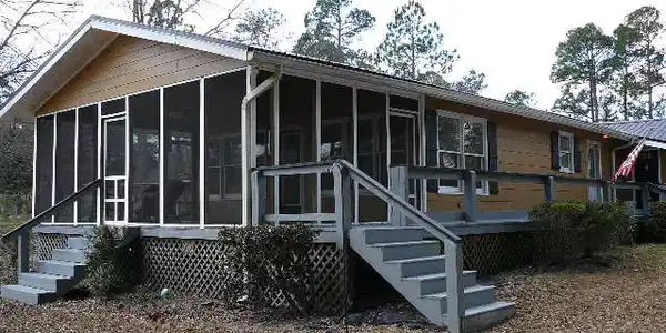 139 Waterfront(corner Buggy Whip)