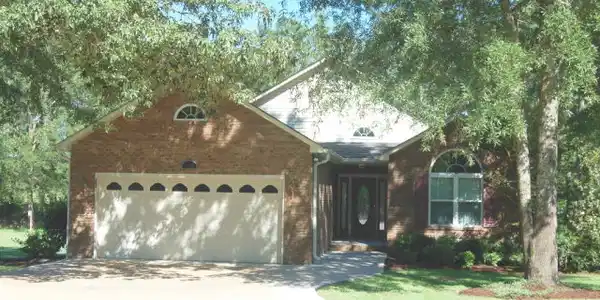 838 Bentwood Cr.