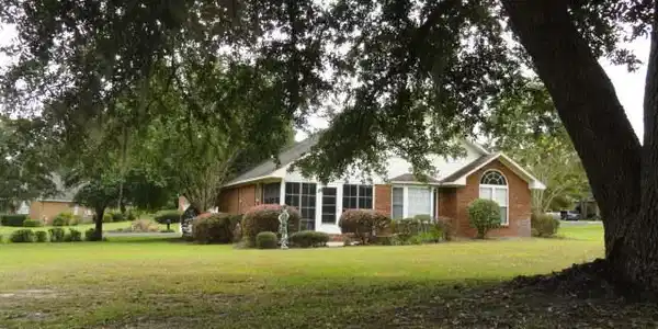 101 Oakview Circle