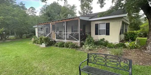 1173 James Loop