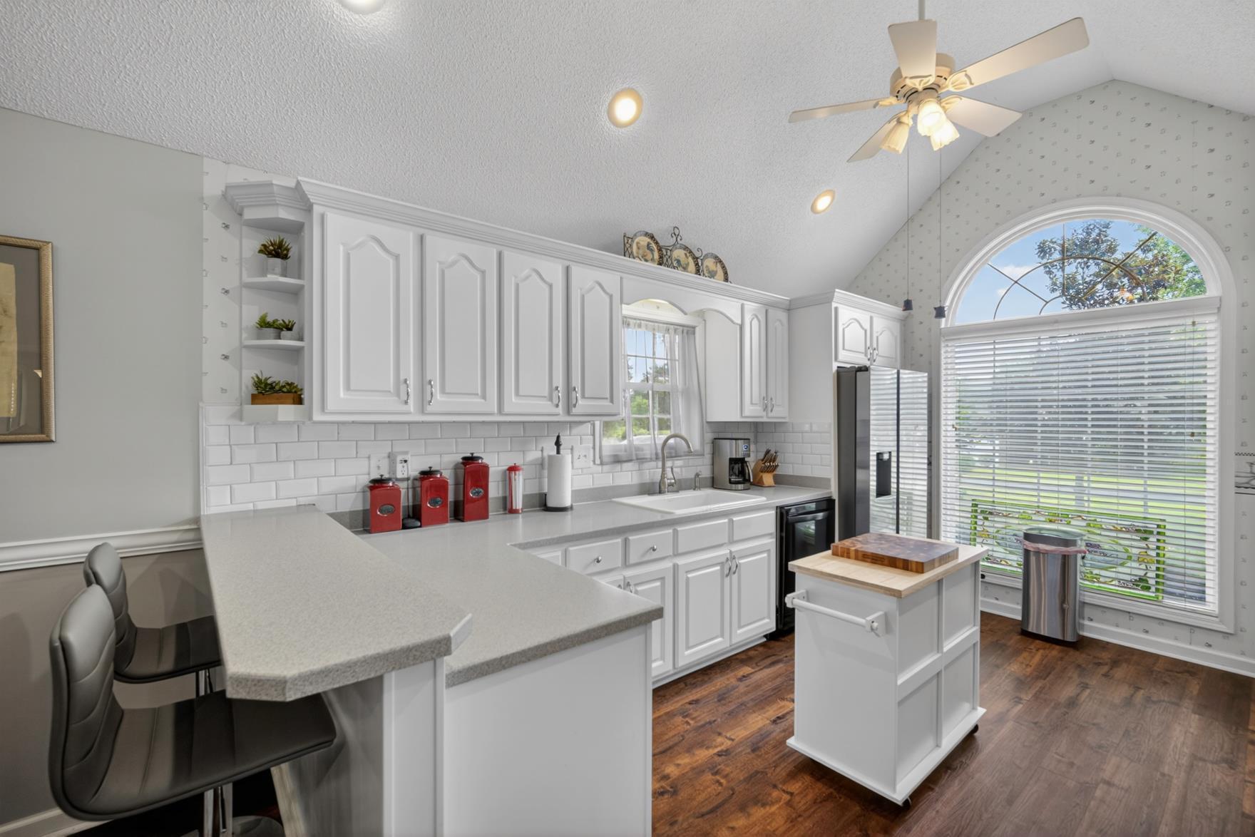 Image 4: Back splash