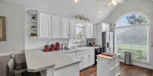 Image 4: Back splash