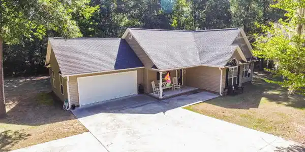 1061 DOGWOOD CIR