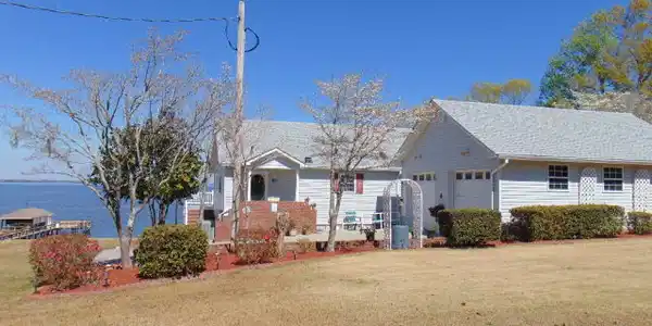 156 Riverside