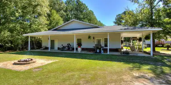 1090 WINDING POND RD