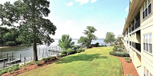 387 Ballard Ln