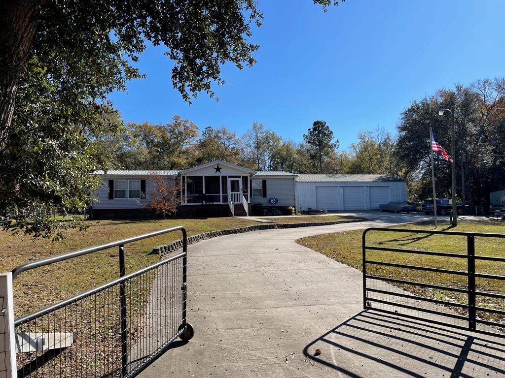 309 Fountain Lake Drive, Eutawville, SC lhrmls01927896