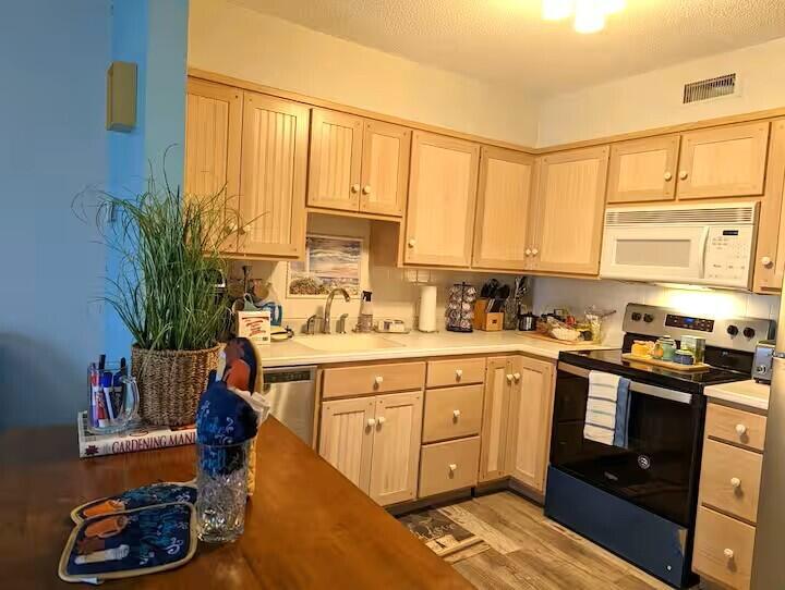 Image 4: KitchenEdit