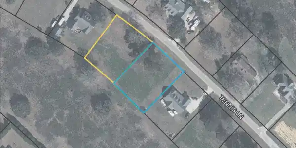 Image 2: Lot 65 tennis