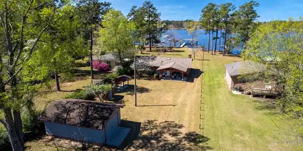 1092 Driftwood Drive