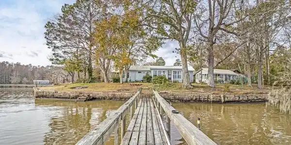 111 Waterside Lane