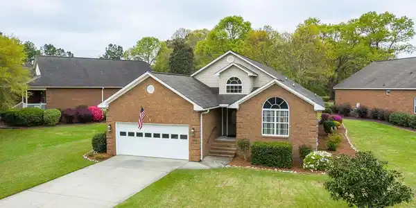 100 Oakview Circle
