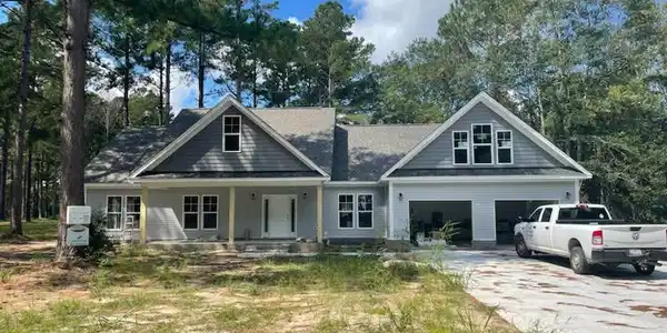 401 Pinelake Ct.