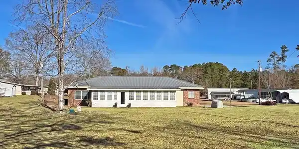 1044 DELTA LN