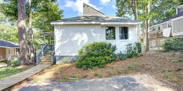1041 Huran Lane