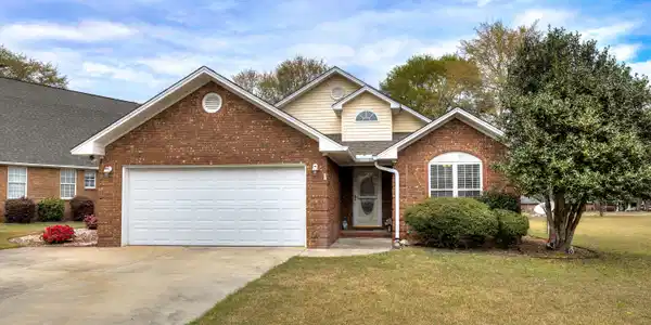 105 Oakview Circle