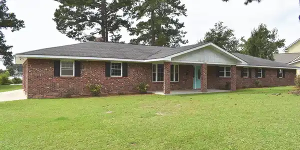 1086 Varner St.