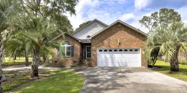 824 Bentwood Circle