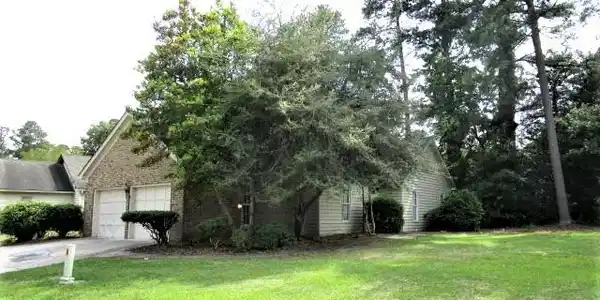 150 Saluda Dr