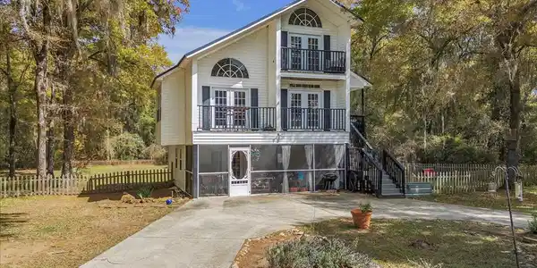 3255 FRANCIS MARION BLVD