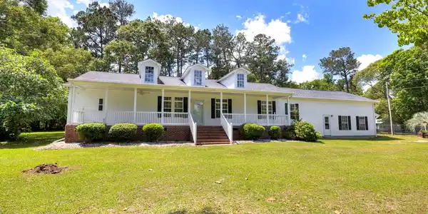 1047 Limmerick Ln.