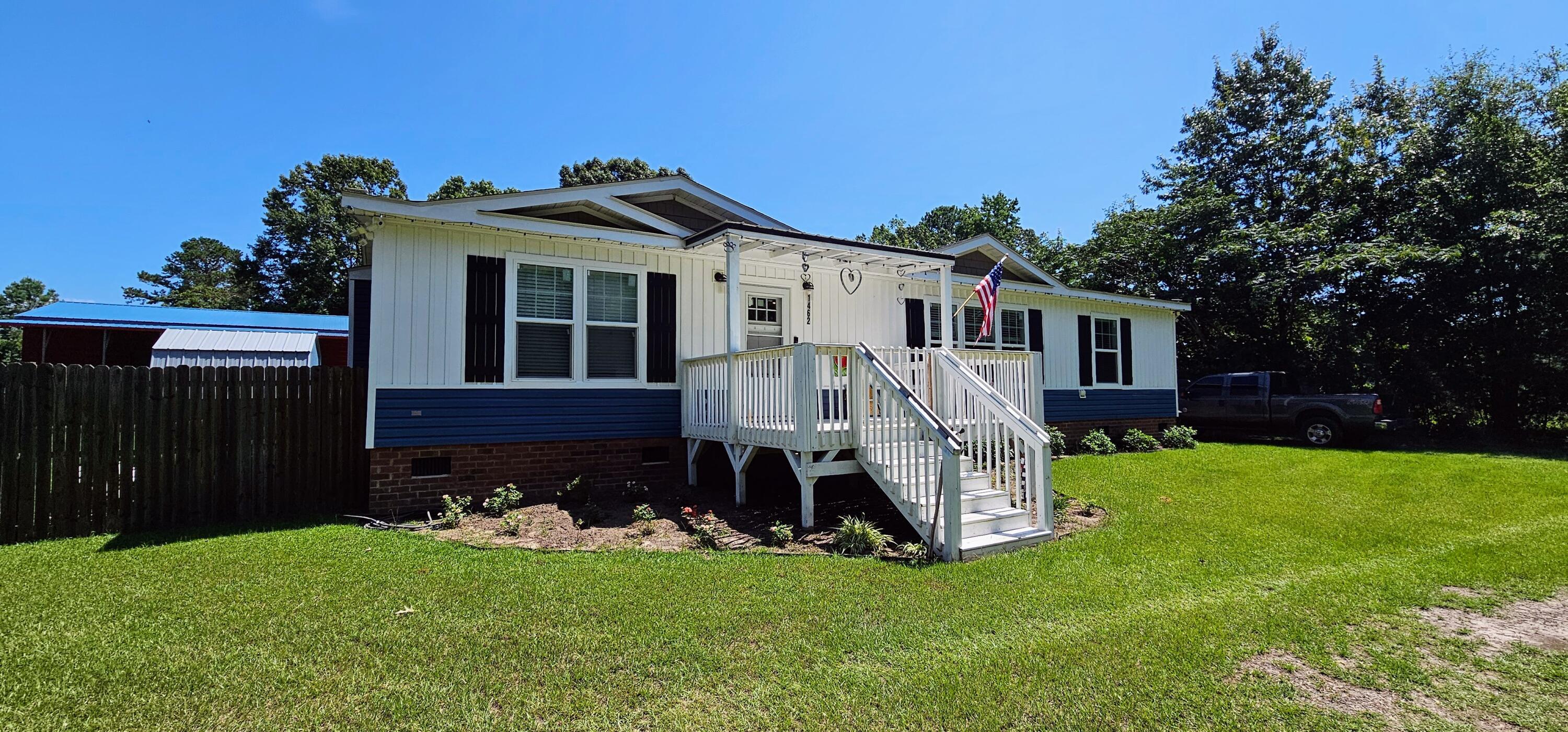 Image 1: 1462 Charles dr