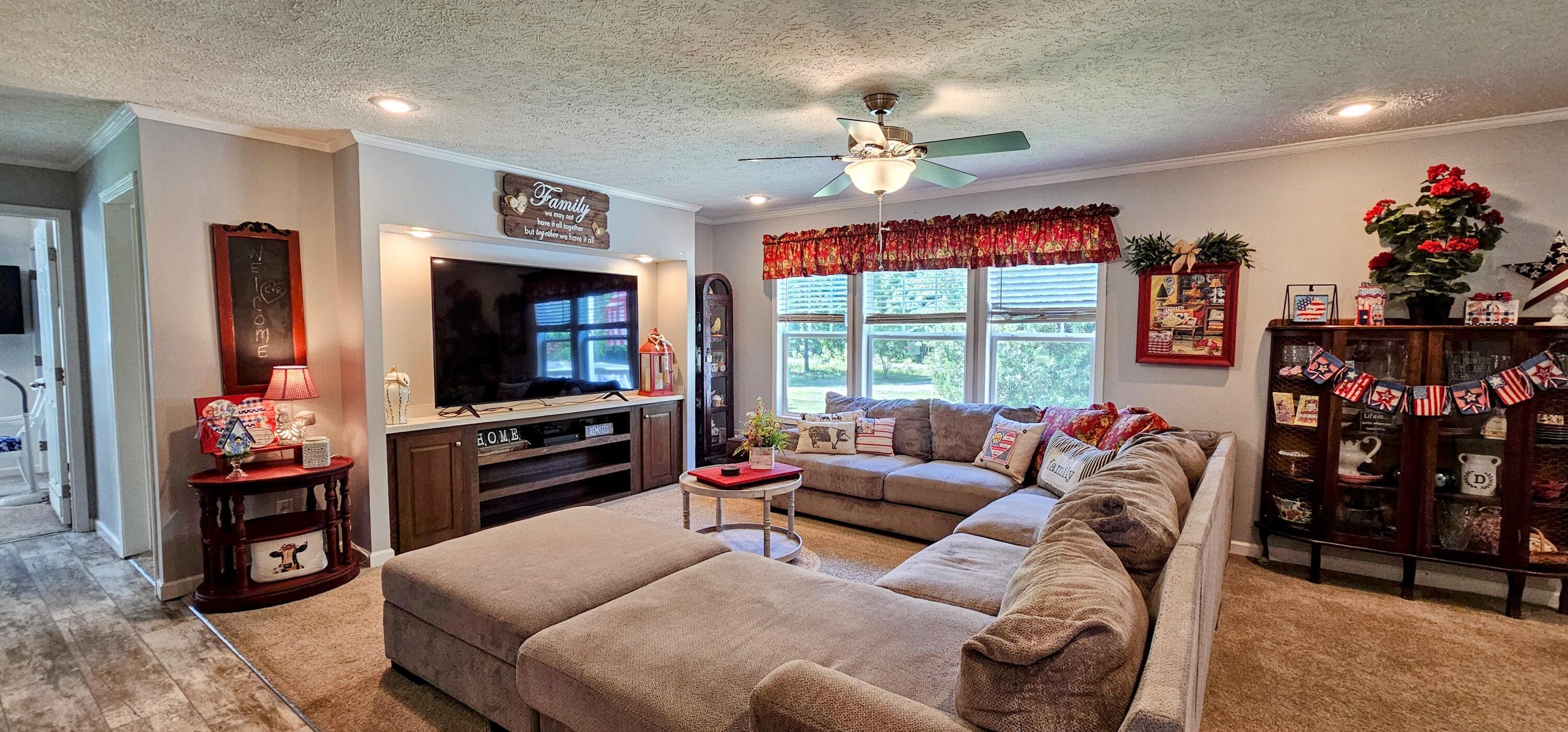 Image 3: living area