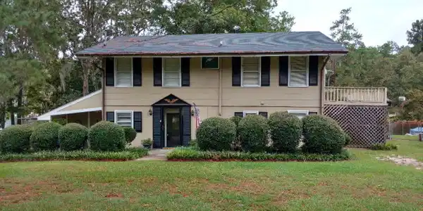 1223 Delano