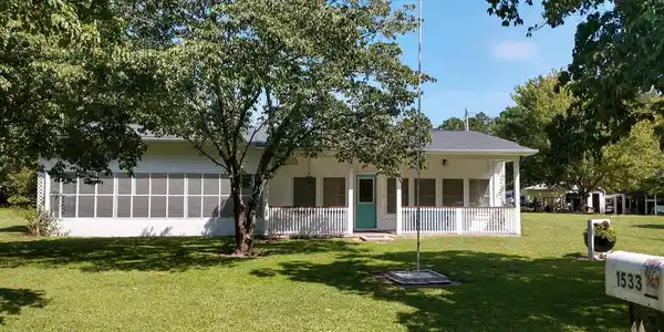 1533 Pocahontas cir