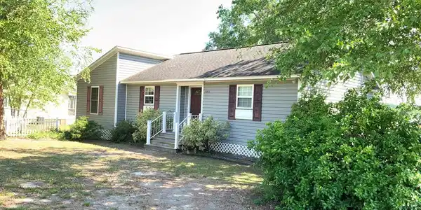 1560 Cottage Dr