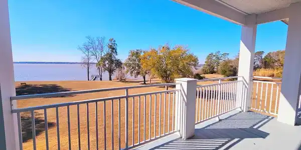 1098 Bridgeview Lane