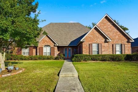 2720 Rue Cannes Drive