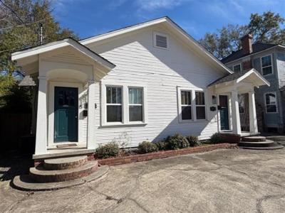 1615 & 1615 1/2 Weincke Street