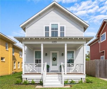 1133 Common Street