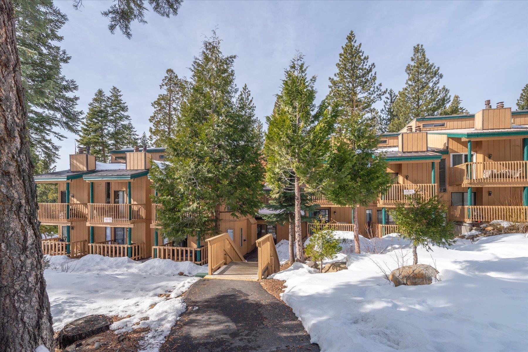 Image 2: Walkway To Unit