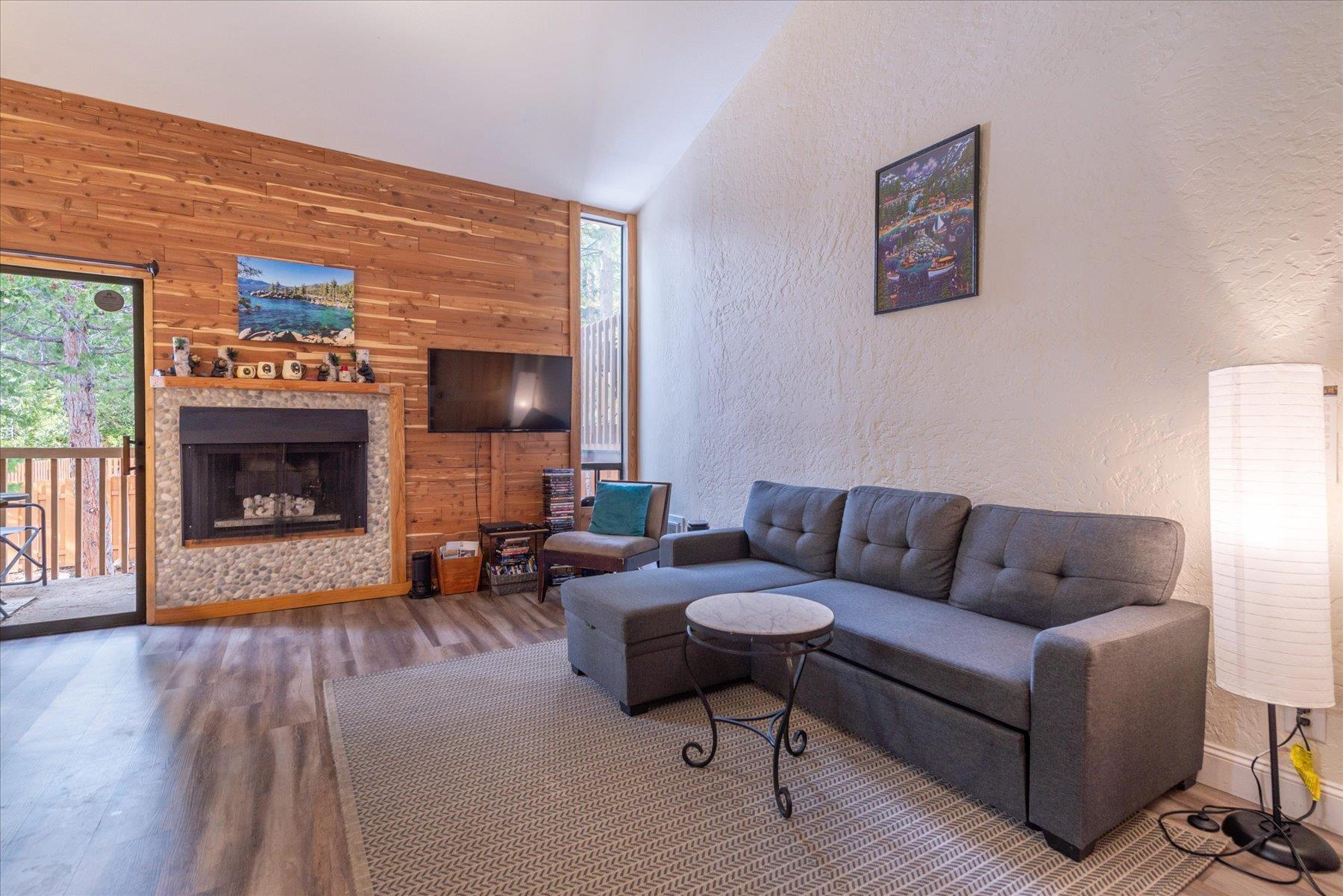 Image 3: Living Area