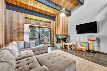 1001 Commonwealth Drive