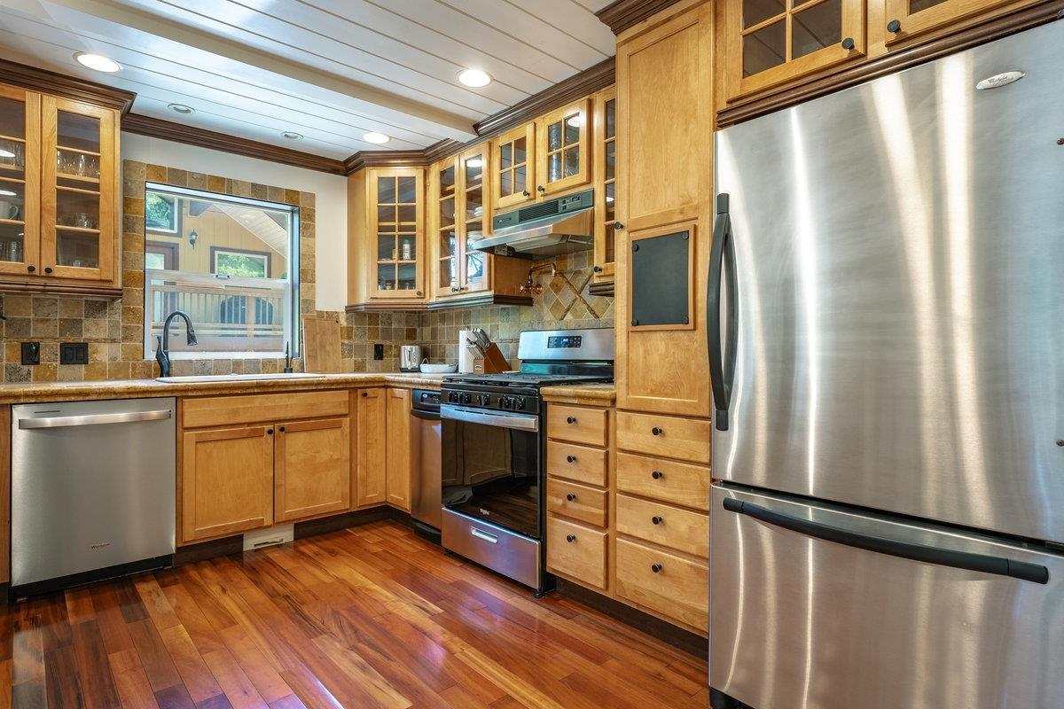 Image 3: Kitchen