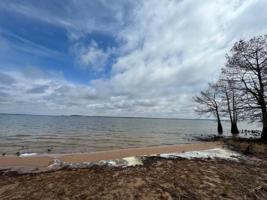 1870 Lakeshore Dr.
