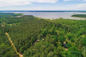 335 Lakeshore Loop